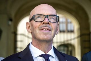 Ne každý má důchod 40 tisíc. Ministr Klempíř potvrdil konec poplatků pro důchodce od léta
